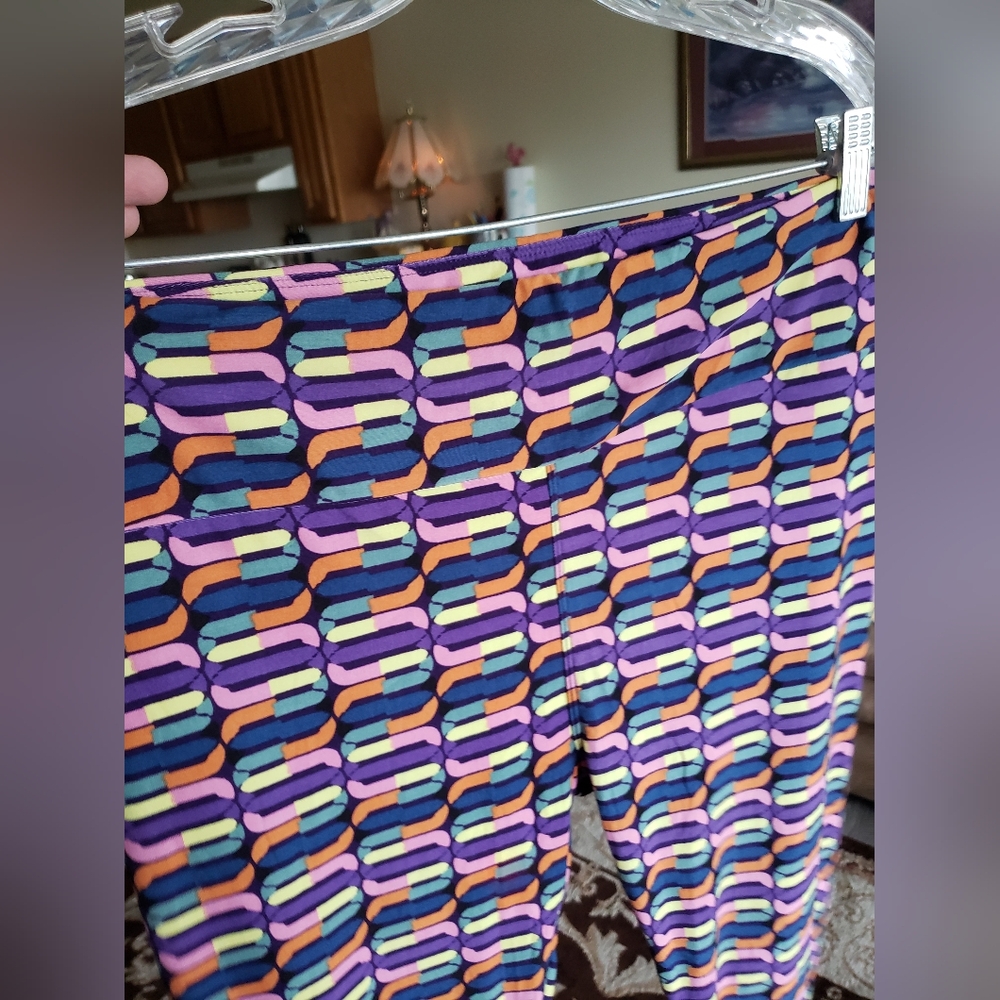 Hot! 90's Mike& Ike lularoe leggings TC - Picture 6 of 14